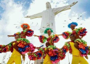 Comparsa en Cristo Rey por la feria de Cali