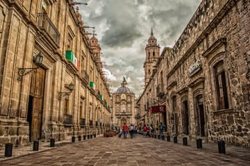 Edificio colonial de méxico donde expandimos operaciones al comprar empresas