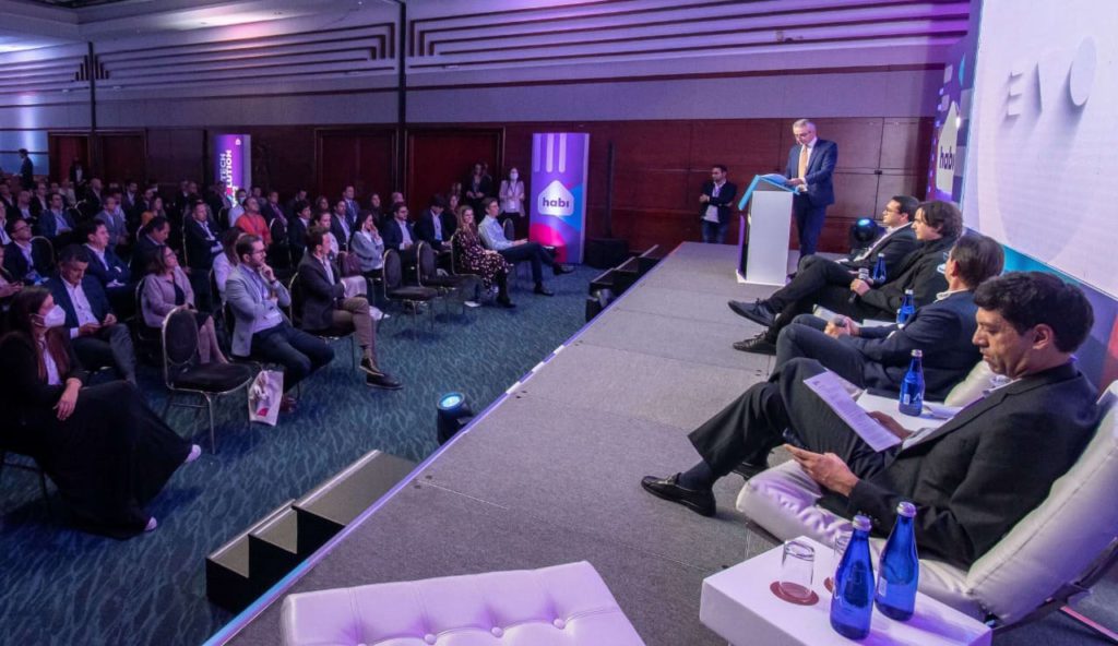 asistentes-al-evento-cual-es-la-importancia-de-la-tecnologia-en-el-sector-inmobiliario